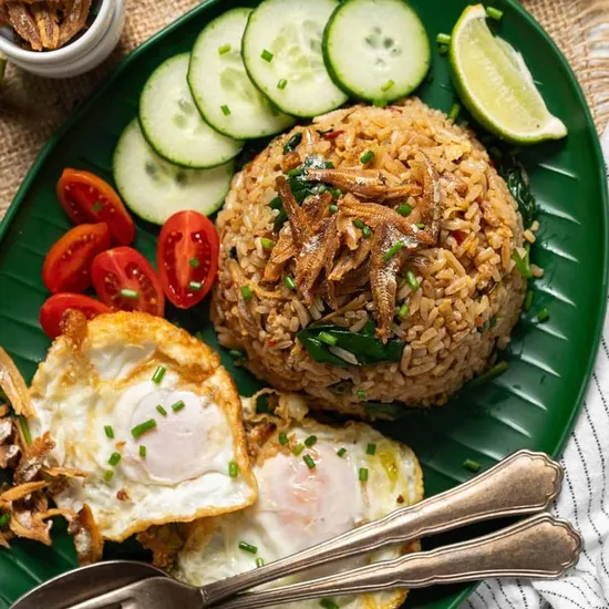Nasi Goreng Daun Pisang khas Baba di Pasar Kemis